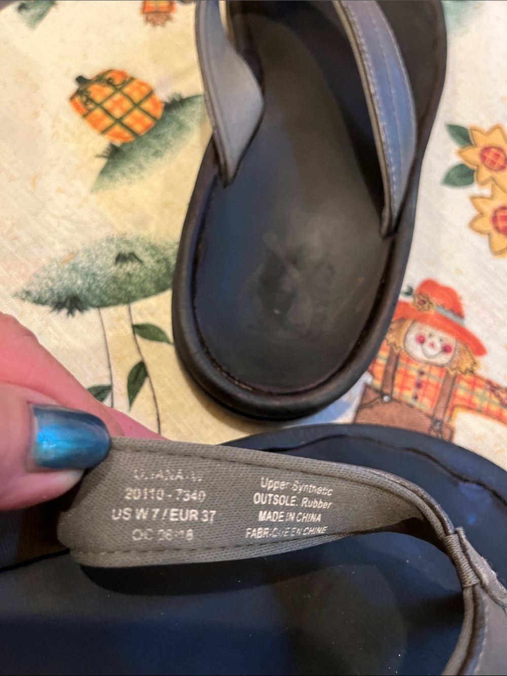 OluKai Womens Pewter Leather Flip Flop Sandals - Picture 6 of 8